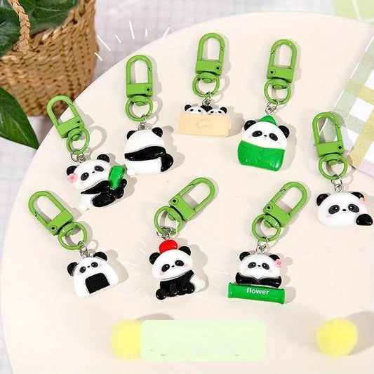 4 slumpmässiga söta panda-nyckelringar i tecknad stil