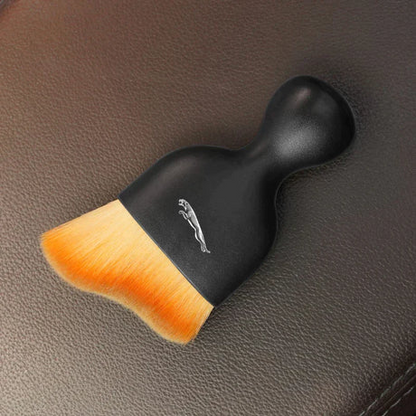 DetailPro – Fångar dammet i bilens minsta springor