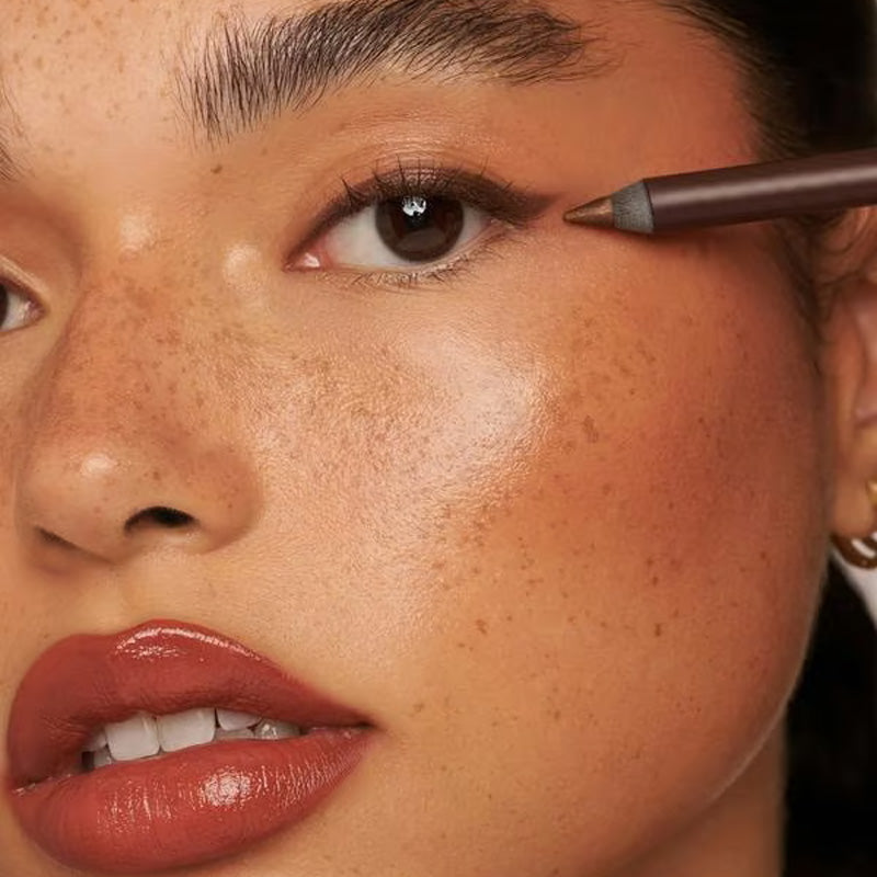 Vattentålig och Långvarig Eyelinerpenna i Gelformula
