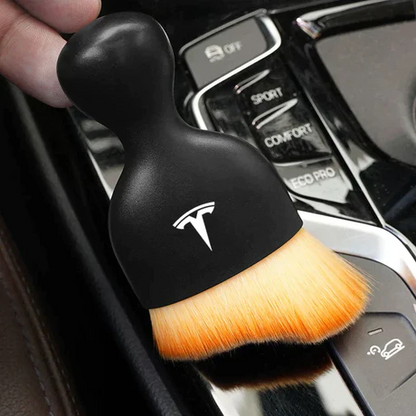 DetailPro – Fångar dammet i bilens minsta springor